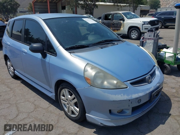 2008 Honda Fit Sport z VIN JHMGD38658S074350, wystawiony jako IAAI lot #42421346 z przebiegiem 151 077 mil mil oraz . Historia ofert i sprzedaży dostępna na DreamBid. Obrazek 1.