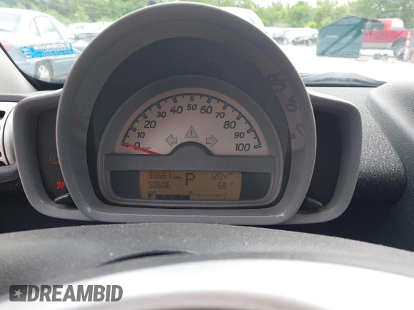 2009 Smart fortwo Passion z VIN WMEEK31X79K210918, wystawiony jako IAAI lot #42316213 z przebiegiem 99 667 mil mil oraz . Historia ofert i sprzedaży dostępna na DreamBid. Obrazek 7.