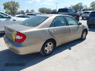 2002 Toyota Camry XLE z VIN 4T1BF30K82U018974, wystawiony jako IAAI lot #41712857 z przebiegiem 236 353 mil mil oraz . Historia ofert i sprzedaży dostępna na DreamBid. Obrazek 4.