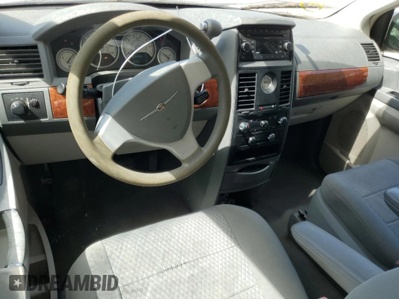 2008 Chrysler Town & Country LX z VIN 2A8HR44HX8R708086, wystawiony jako Copart lot #56577115 z przebiegiem 159 482 mil mil oraz Szkoda całkowita • Salvage title. Historia ofert i sprzedaży dostępna na DreamBid. Obrazek 8.