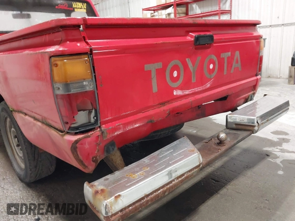 1987 Toyota Pickup with VIN JT4RN50R8H0221202, listed as a IAAI auction lot 40500429 with 304,229 mi miles and . Bid and sale history available at DreamBid. Image 6.