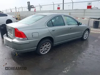 2006 Volvo S60 2.4L Turbo with VIN YV1RS547X62555387, listed as a IAAI auction lot 41216578 with 126,250 mi miles. Bid and sale history available at carsss.com. Image 4.