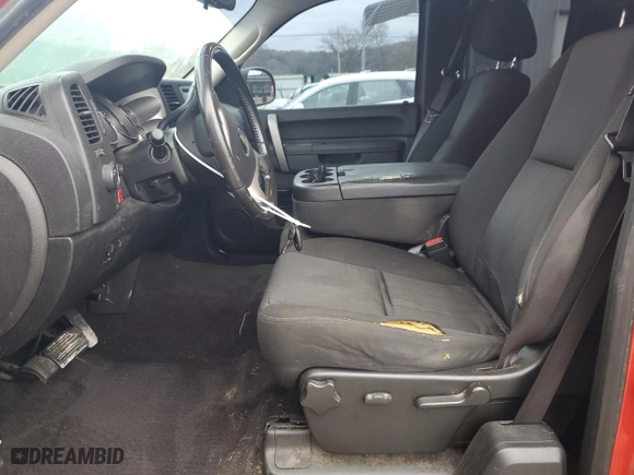 2010 Chevrolet Silverado 1500 LT with VIN 1GCSKSE30AZ295387, listed as a Copart auction lot 81740104 with 212,163 mi miles and Clean Title. Bid and sale history available at carsss.com. Image 7.