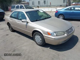 1999 Toyota Camry LE с VIN JT2BG22K1X0369726, выставлен на аукционе IAAI как лот 42354218 с пробегом 213 828 миль миль и . История ставок и продаж доступна на DreamBid. Изображение 1.