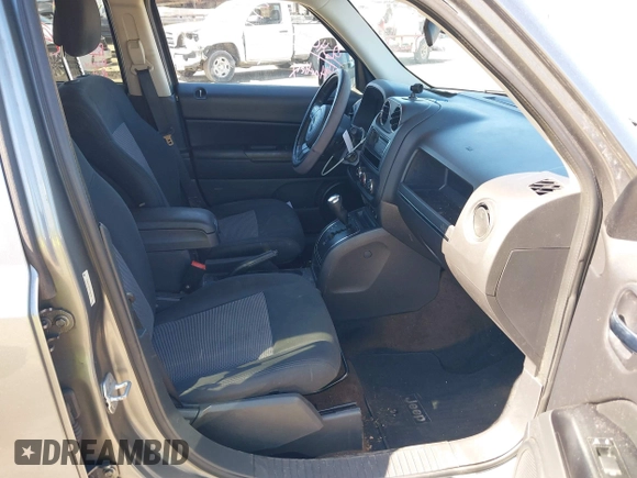 2013 Jeep Patriot Latitude with VIN 1C4NJPFB7DD254744, listed as a IAAI auction lot 40540820 with 129,465 mi miles and . Bid and sale history available at carsss.com. Image 5.