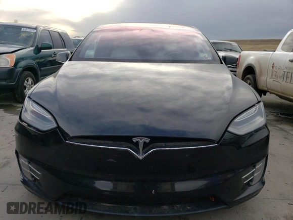 2017 Tesla Model X 90D z VIN 5YJXCBE2XHF060912, wystawiony jako Copart lot #85946834 z przebiegiem 135 277 mil mil oraz Szkoda całkowita • Salvage title. Historia ofert i sprzedaży dostępna na DreamBid. Obrazek 5.