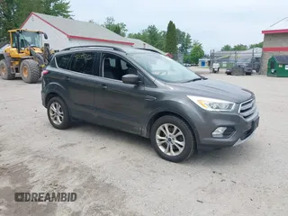 2017 Ford Escape SE z VIN 1FMCU9GD3HUD71233, wystawiony jako IAAI lot #42449711 z przebiegiem 107 666 mil mil oraz . Historia ofert i sprzedaży dostępna na DreamBid. Obrazek 1.