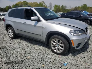 2013 BMW X5 xDrive35i z VIN 5UXZV4C53D0E03842, wystawiony jako Copart lot #52926155 z przebiegiem 178 275 mil mil oraz Szkoda całkowita • Salvage title. Historia ofert i sprzedaży dostępna na DreamBid. Obrazek 4.