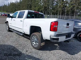 2019 GMC Sierra 2500HD Denali z VIN 1GT12SEY3KF269442, wystawiony jako IAAI lot #42231991 z przebiegiem 75 172 mil mil oraz . Historia ofert i sprzedaży dostępna na DreamBid. Obrazek 3.