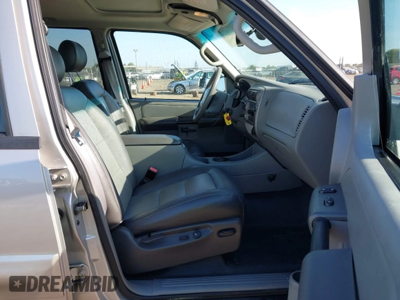 2003 Ford Explorer Sport Trac XLS z VIN 1FMZU77E13UC70465, wystawiony jako IAAI lot #42079056 z przebiegiem 123 046 mil mil oraz . Historia ofert i sprzedaży dostępna na DreamBid. Obrazek 5.