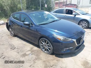 2018 Mazda 3 Grand Touring z VIN 3MZBN1M34JM265813, wystawiony jako IAAI lot #42367466 z przebiegiem 63 245 mil mil oraz . Historia ofert i sprzedaży dostępna na DreamBid. Obrazek 1.