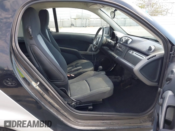 2015 Smart fortwo Passion z VIN WMEEJ3BA9FK800109, wystawiony jako IAAI lot #42782911 z przebiegiem 71 534 mil mil oraz . Historia ofert i sprzedaży dostępna na DreamBid. Obrazek 5.