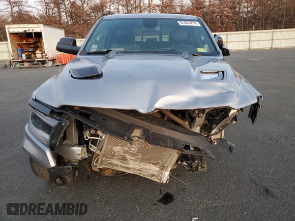 2019 Ram 1500 Rebel z VIN 1C6SRFLT2KN698535, wystawiony jako Copart lot #81854214 z przebiegiem 61 586 mil mil oraz Czysty tytuł • Clean title. Historia ofert i sprzedaży dostępna na DreamBid. Obrazek 5.