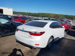2014 Lexus ES 350 with VIN JTHBK1GG4E2122012, listed as a IAAI auction lot 40638729 with 133,189 mi miles. Bid and sale history available at carsss.com. Image 4.