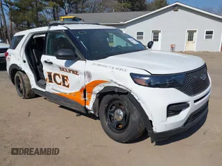 2022 Ford Police Interceptor Utility z VIN 1FM5K8AB7NGB17647, wystawiony jako IAAI lot #41386597 z przebiegiem 13 745 mil mil oraz . Historia ofert i sprzedaży dostępna na DreamBid. Obrazek 1.