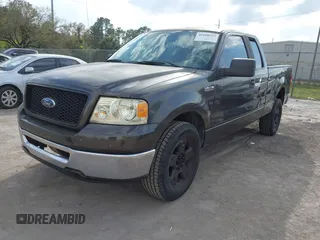 2006 Ford F-150 STX z VIN 1FTRX12W86NA01130, wystawiony jako IAAI lot #41690557 z przebiegiem 261 315 mil mil oraz . Historia ofert i sprzedaży dostępna na DreamBid. Obrazek 2.