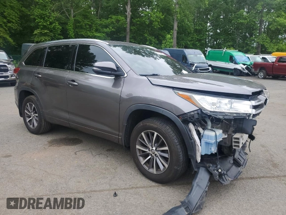 2018 Toyota Highlander SE with VIN 5TDJZRFH1JS816807, listed as a Copart auction lot 57179805 with 92,327 mi miles and Salvage title. Bid and sale history available at DreamBid. Image 4.