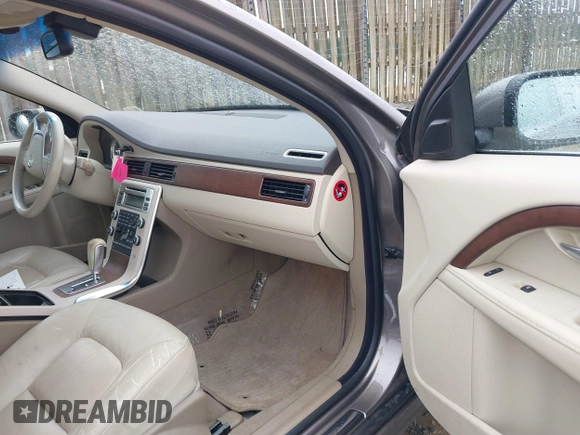 2011 Volvo S80 3.2L with VIN YV1940AS2B1148864, listed as a IAAI auction lot 41721256 with 92,714 mi miles. Bid and sale history available at carsss.com. Image 5.
