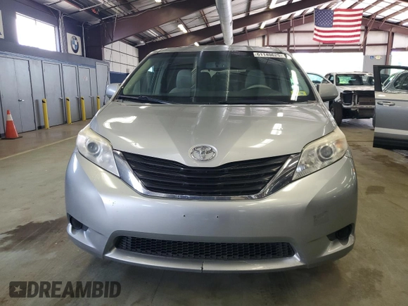 2011 Toyota Sienna LE AAS z VIN 5TDKK3DCXBS146656, wystawiony jako Copart lot #61140625 z przebiegiem 200 328 mil mil oraz Czysty tytuł • Clean title. Historia ofert i sprzedaży dostępna na DreamBid. Obrazek 5.