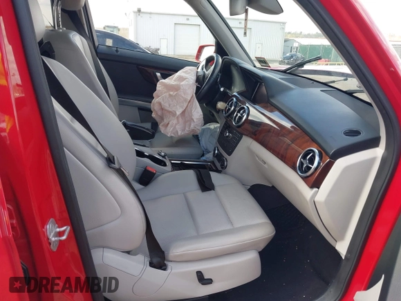 2013 Mercedes-Benz GLK 350 with VIN WDCGG8JB0DG047089, listed as a IAAI auction lot 41991336 with Not Provided miles and . Bid and sale history available at DreamBid. Image 5.