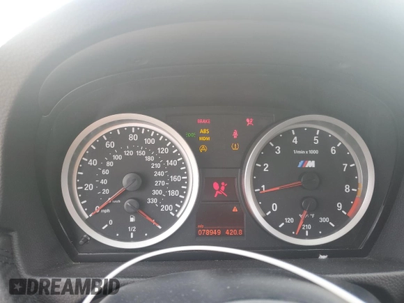 2011 BMW M3 z VIN WBSPM9C55BE202555, wystawiony jako Copart lot #46923435 z przebiegiem 78 949 mil mil oraz Szkody całkowita. Historia ofert i sprzedaży dostępna na DreamBid. Obrazek 9.