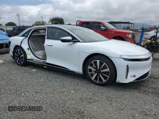 2022 Lucid Air Grand Touring z VIN 50EA1GBA6NA002123, wystawiony jako Copart lot #54435935 z przebiegiem 14 902 mil mil oraz Szkody całkowita. Historia ofert i sprzedaży dostępna na DreamBid. Obrazek 4.