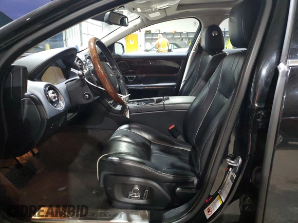 2016 Jaguar XJ R-Sport with VIN SAJWJ1CDXG8V99210, listed as a Copart auction lot 82693224 with 81,978 mi miles and Salvage title. Bid and sale history available at DreamBid. Image 7.
