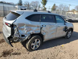 2022 Toyota Highlander L z VIN 5TDCZRBH2NS234381, wystawiony jako Copart lot #48407625 z przebiegiem 45 260 mil mil oraz Szkoda całkowita • Salvage title. Historia ofert i sprzedaży dostępna na DreamBid. Obrazek 3.