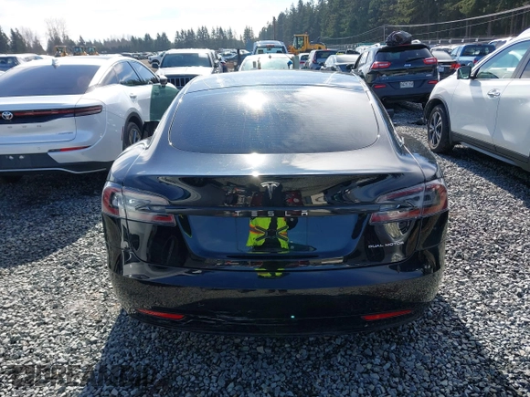2021 Tesla Model S Long Range Plus z VIN 5YJSA1E24MF426299, wystawiony jako IAAI lot #41673498 z przebiegiem 102 035 mil mil oraz . Historia ofert i sprzedaży dostępna na DreamBid. Obrazek 16.
