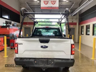 2019 Ford F-150 XL z VIN 1FTMF1CB0KKD36063, wystawiony jako IAAI lot #42459469 z przebiegiem 104 067 mil mil oraz . Historia ofert i sprzedaży dostępna na DreamBid. Obrazek 18.