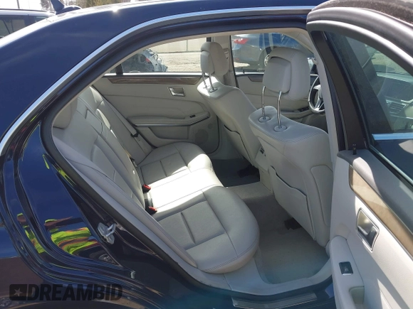 2014 Mercedes-Benz E 350 Sport z VIN WDDHF5KB5EA897885, wystawiony jako IAAI lot #41610599 z przebiegiem 186 080 mil mil oraz . Historia ofert i sprzedaży dostępna na DreamBid. Obrazek 8.