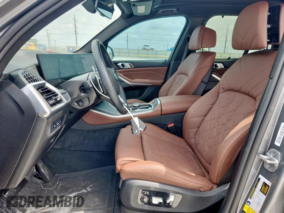 2024 BMW X5 xDrive40i with VIN 5UX23EU09R9T07066, listed as a Copart auction lot 61271495 with 18,042 mi miles and Salvage title. Bid and sale history available at DreamBid. Image 7.