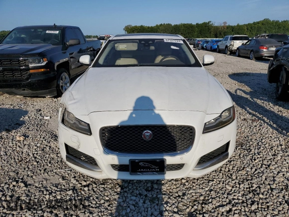 2017 Jaguar XF 35t Premium with VIN SAJBD4BV7HCY30404, listed as a Copart auction lot 67527224 with 91,898 mi miles and Clean Title. Bid and sale history available at carsss.com. Image 5.
