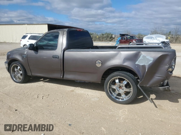 2002 Ford F-150 XL with VIN 1FTRF17W32KB68406, listed as a Copart auction lot 86059454 with 322,076 mi miles and Salvage Title. Bid and sale history available at carsss.com. Image 2.