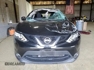 2017 Nissan Rogue SL z VIN JN1BJ1CR2HW125857, wystawiony jako Copart lot #50471535 z przebiegiem 67 462 mil mil oraz Szkoda całkowita • Salvage title. Historia ofert i sprzedaży dostępna na DreamBid. Obrazek 5.