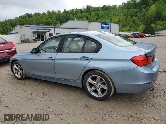 2013 BMW 3 Series 328i xDrive z VIN WBA3B3C53DF541561, wystawiony jako Copart lot #56540965 z przebiegiem 124 840 mil mil oraz Szkoda całkowita • Salvage title. Historia ofert i sprzedaży dostępna na DreamBid. Obrazek 2.