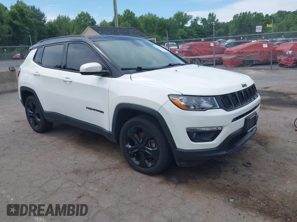 2018 Jeep Compass Latitude z VIN 3C4NJDBBXJT304529, wystawiony jako IAAI lot #42637865 z przebiegiem 112 662 mil mil oraz . Historia ofert i sprzedaży dostępna na DreamBid. Obrazek 1.