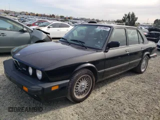 1988 BMW M5 z VIN WBSDC930XJ2791080, wystawiony jako Copart lot #45013965 z przebiegiem 158 194 mil mil oraz Tytuł czysty. Historia ofert i sprzedaży dostępna na DreamBid. Obrazek 1.