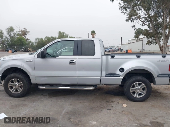 2005 Ford F-150 XLT z VIN 1FTPX04595KC18420, wystawiony jako IAAI lot #41493863 z przebiegiem 181 395 mil mil oraz . Historia ofert i sprzedaży dostępna na DreamBid. Obrazek 14.