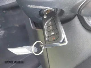 2023 Toyota Corolla LE z VIN 5YFB4MDE6PP024815, wystawiony jako IAAI lot #42433331 z przebiegiem 48 348 mil mil oraz . Historia ofert i sprzedaży dostępna na DreamBid. Obrazek 11.