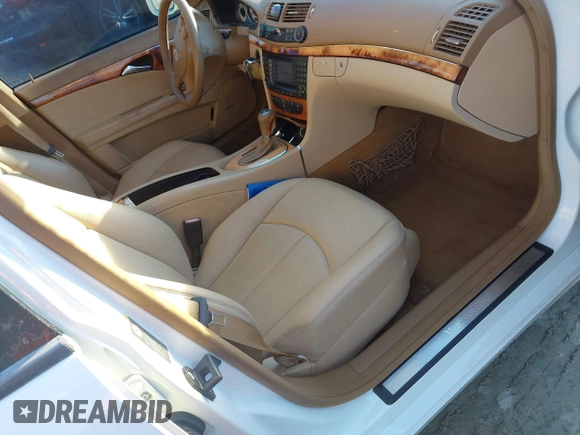 2008 Mercedes-Benz E 350 Luxury z VIN WDBUF56X18B271715, wystawiony jako IAAI lot #41180934 z przebiegiem 120 797 mil mil oraz . Historia ofert i sprzedaży dostępna na DreamBid. Obrazek 5.