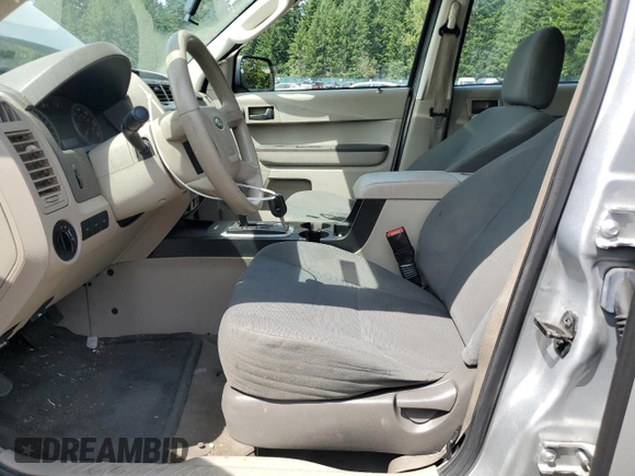 2011 Ford Escape XLS z VIN 1FMCU0C75BKA71501, wystawiony jako Copart lot #62614335 z przebiegiem 130 210 mil mil oraz Szkoda całkowita • Salvage title. Historia ofert i sprzedaży dostępna na DreamBid. Obrazek 7.