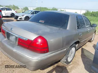 2004 Mercury Grand Marquis GS z VIN 2MEFM74WX4X643435, wystawiony jako IAAI lot #41932119 z przebiegiem 274 468 mil mil oraz . Historia ofert i sprzedaży dostępna na DreamBid. Obrazek 4.