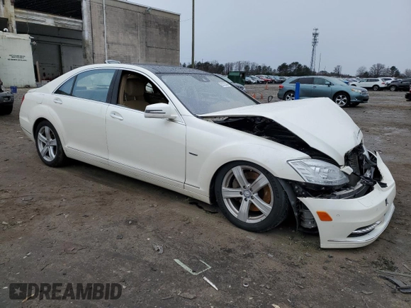 2012 Mercedes-Benz S 550 z VIN WDDNG9EB6CA454967, wystawiony jako Copart lot #83732304 z przebiegiem 115 828 mil mil oraz Szkoda całkowita • Salvage title. Historia ofert i sprzedaży dostępna na DreamBid. Obrazek 4.