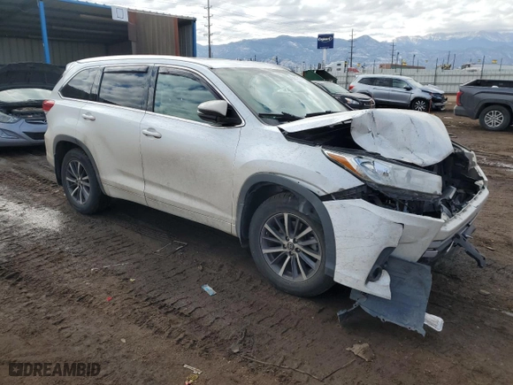 2017 Toyota Highlander XLE with VIN 5TDJZRFH7HS367692, listed as a Copart auction lot 43081615 with 0 mi miles and Salvage Title. Bid and sale history available at carsss.com. Image 4.