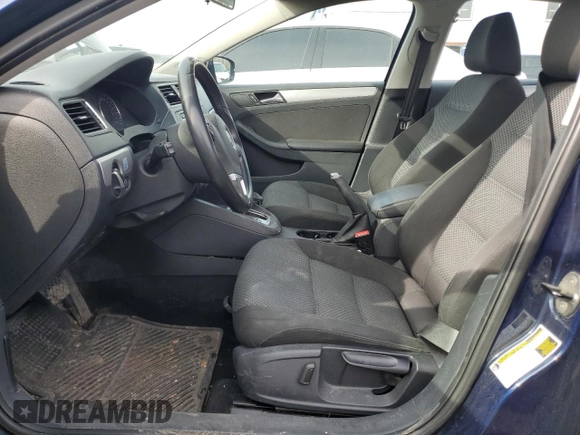 2014 Volkswagen Jetta Comfortline with VIN 3VWDL7AJ3EM389579, listed as a Copart auction lot 47085025 with 261,379 mi miles and Clean title. Bid and sale history available at DreamBid. Image 7.