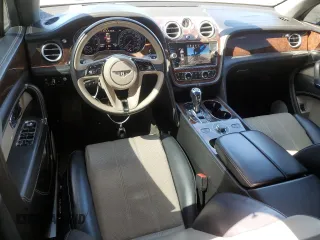 2018 Bentley Bentayga Signature z VIN SJAAC4ZV0JC020171, wystawiony jako Copart lot #48413645 z przebiegiem 76 196 mil mil oraz Szkody całkowita. Historia ofert i sprzedaży dostępna na DreamBid. Obrazek 8.
