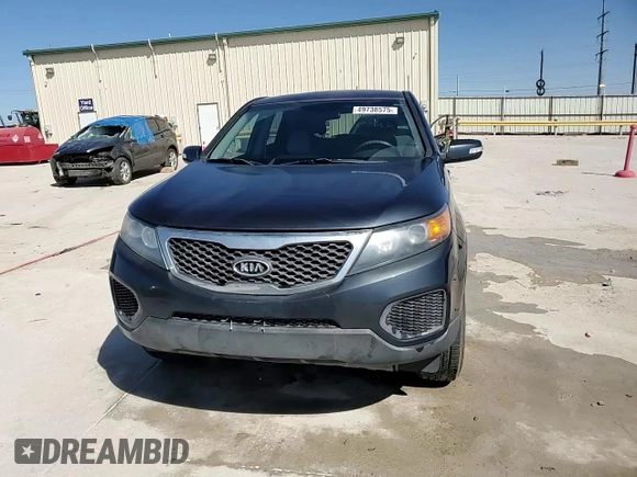 2012 Kia Sorento LX z VIN 5XYKT3A12CG241520, wystawiony jako Copart lot #49738575 z przebiegiem 110 486 mil mil oraz Czysty tytuł • Clean title. Historia ofert i sprzedaży dostępna na DreamBid. Obrazek 16.