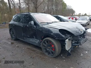 2016 Porsche Cayenne GTS z VIN WP1AD2A20GLA75034, wystawiony jako IAAI lot #41913467 z przebiegiem 79 503 mil mil oraz . Historia ofert i sprzedaży dostępna na DreamBid. Obrazek 13.