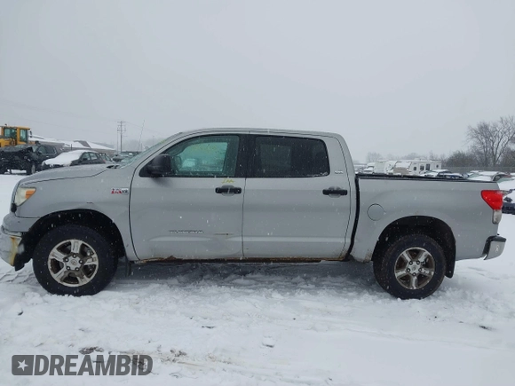 2008 Toyota Tundra z VIN 5TBDV54118S498651, wystawiony jako IAAI lot #41139461 z przebiegiem 243 235 mil mil oraz . Historia ofert i sprzedaży dostępna na DreamBid. Obrazek 14.